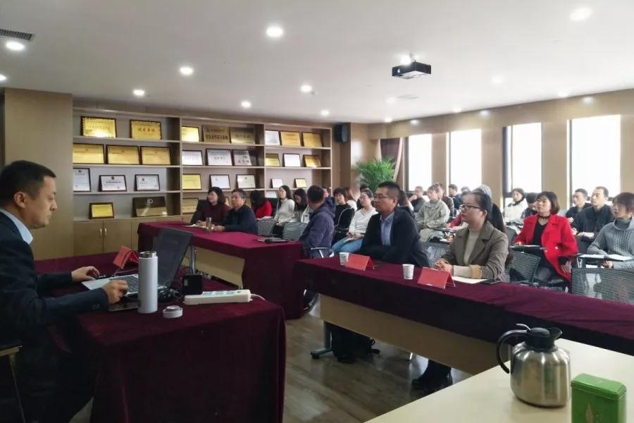 学无止境|开云手机入口举办法律知识专题培训